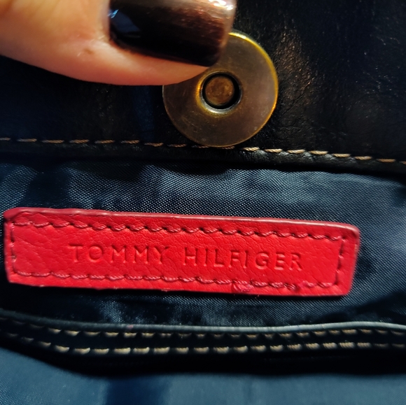 Tommy Hilfiger Purse EUC - Picture 6 of 8